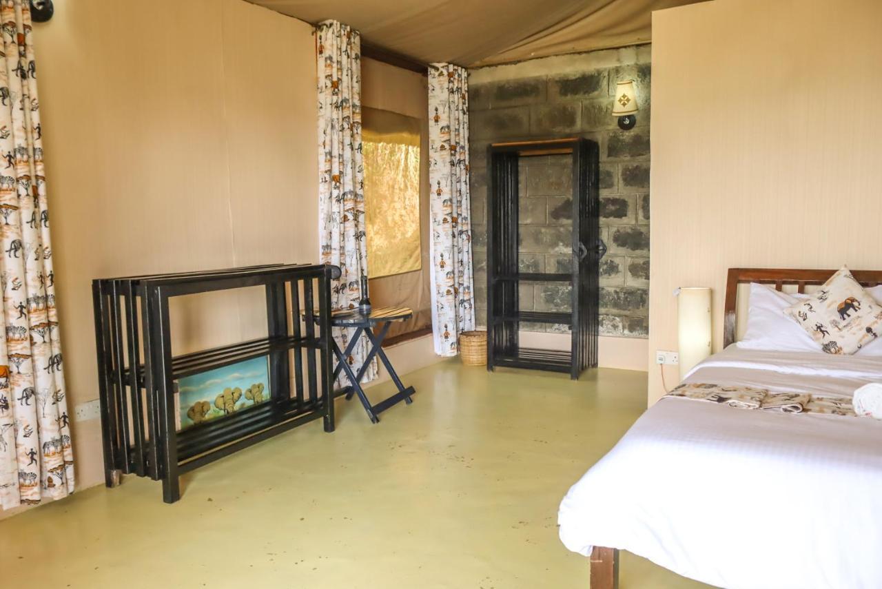 Villa Maili Saba Camp Nakuru Esterno foto